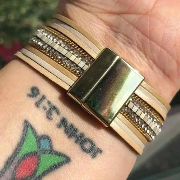 Elegant Silver and Gold Gem & Bead Leather Layered Magnetic Bracelet NWT - Picture 2 of 4